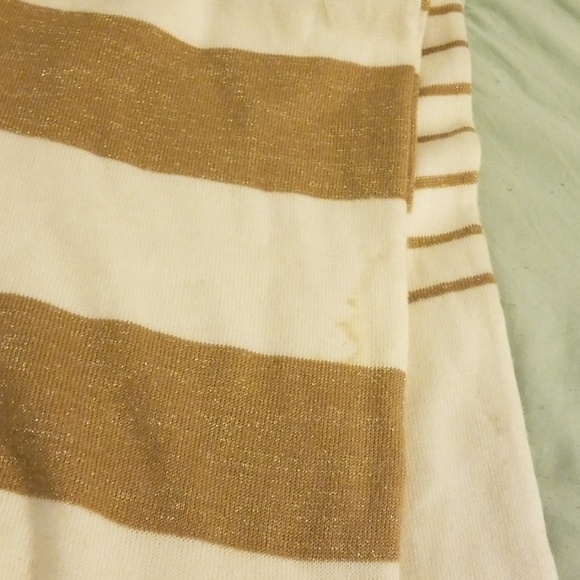 🌸 Calvin Klein cream and gold scarf - Picture 3 of 4